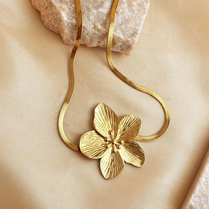 North & Pearl Flower Earrings product thumbnail 5