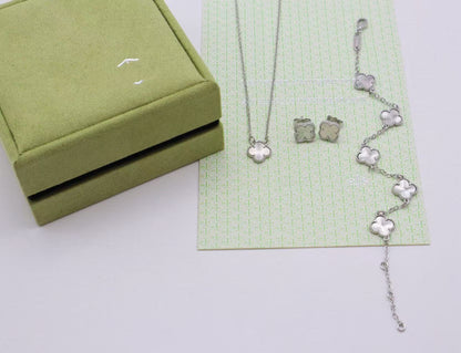 North & Pearl Polished Clover Bracelet product thumbnail 3