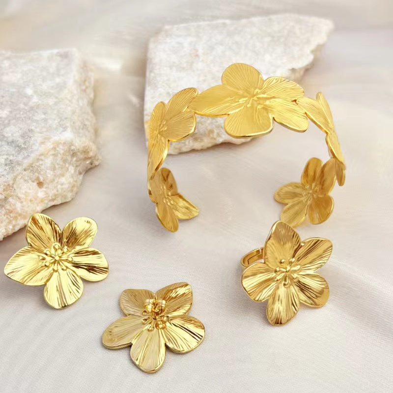 North & Pearl Flower Earrings product image 4