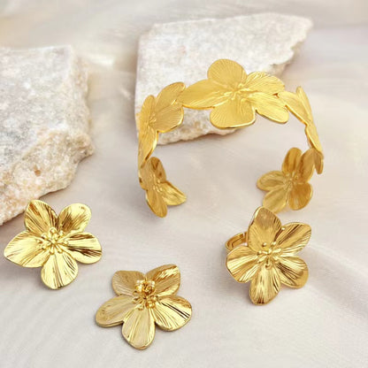 North & Pearl Flower Earrings product thumbnail 4