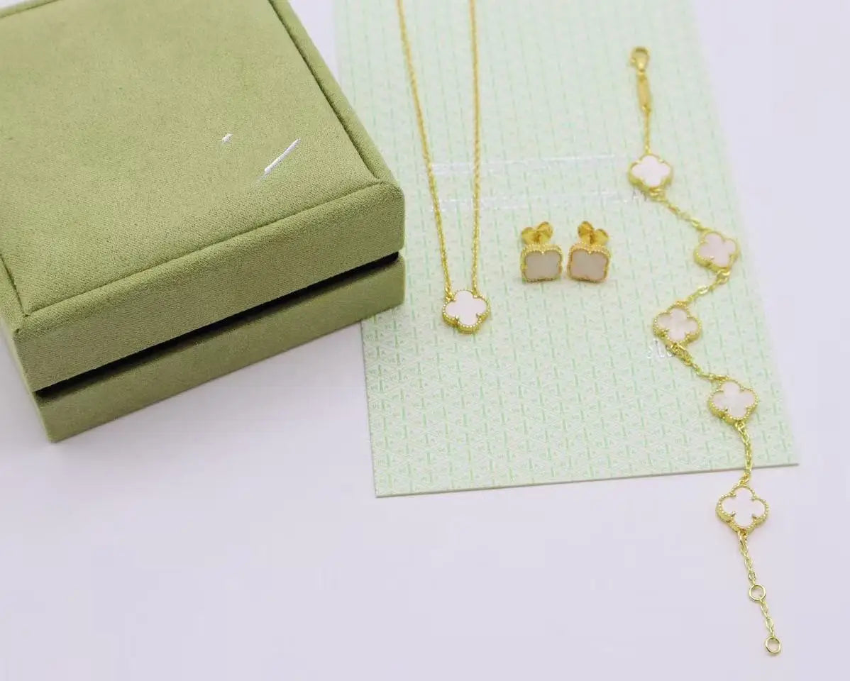 North & Pearl Polished Clover Bracelet product image