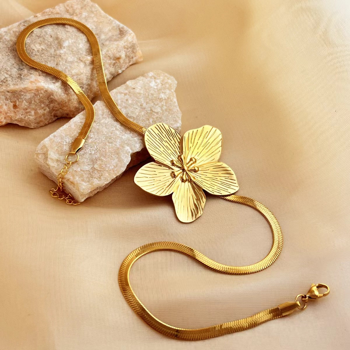 North & Pearl Flower Earrings product image 6
