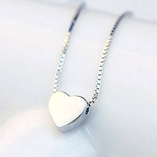 North & Pearl Simple Heart Pendant Necklace product thumbnail 2