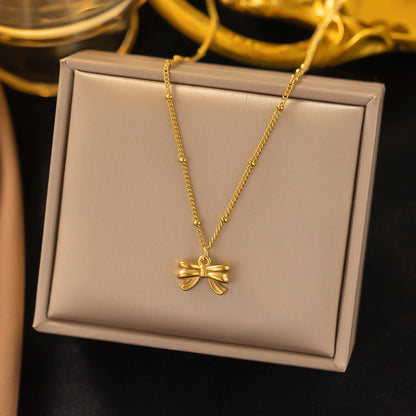 North & Pearl Dainty Flower Necklace product thumbnail 2