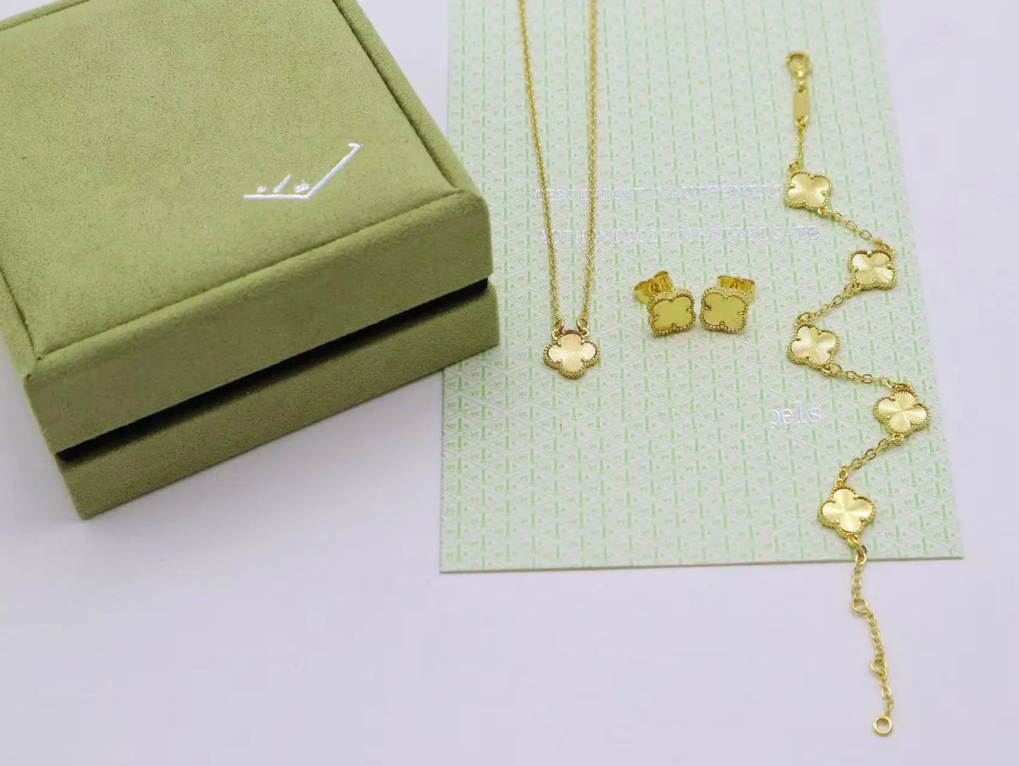 North & Pearl Polished Clover Bracelet product image