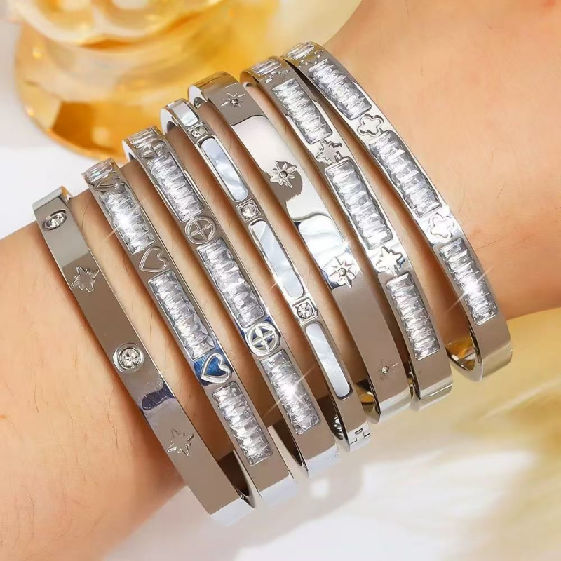 North & Pearl Flower Nail Bangle product image