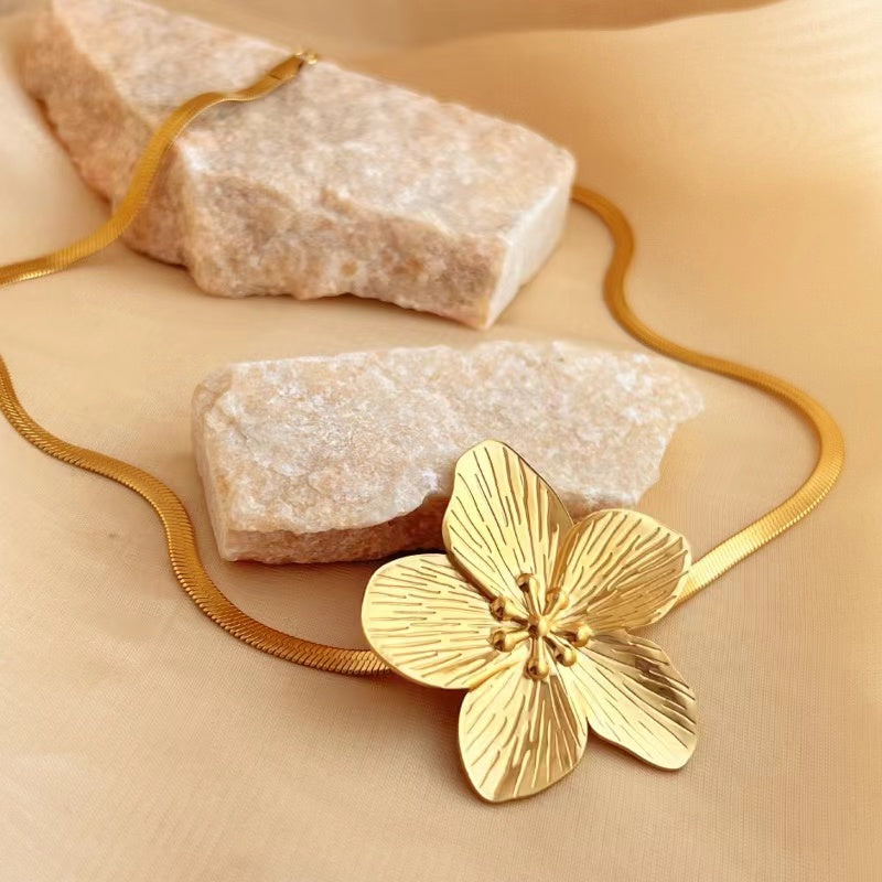 North & Pearl Flower Earrings product image 2