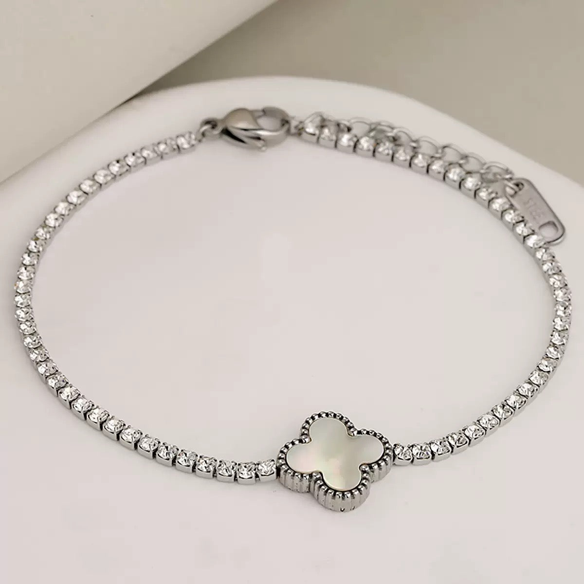 North & Pearl Clover Charm Bracelet product image 4