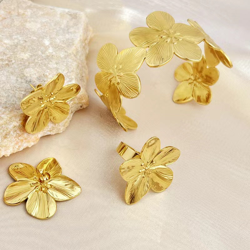 North & Pearl Flower Earrings product image