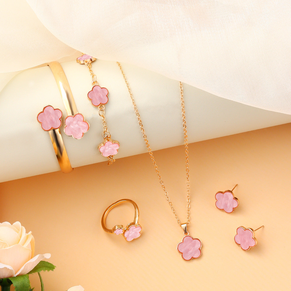 North & Pearl Refined Clover Jewelry Set product image 5