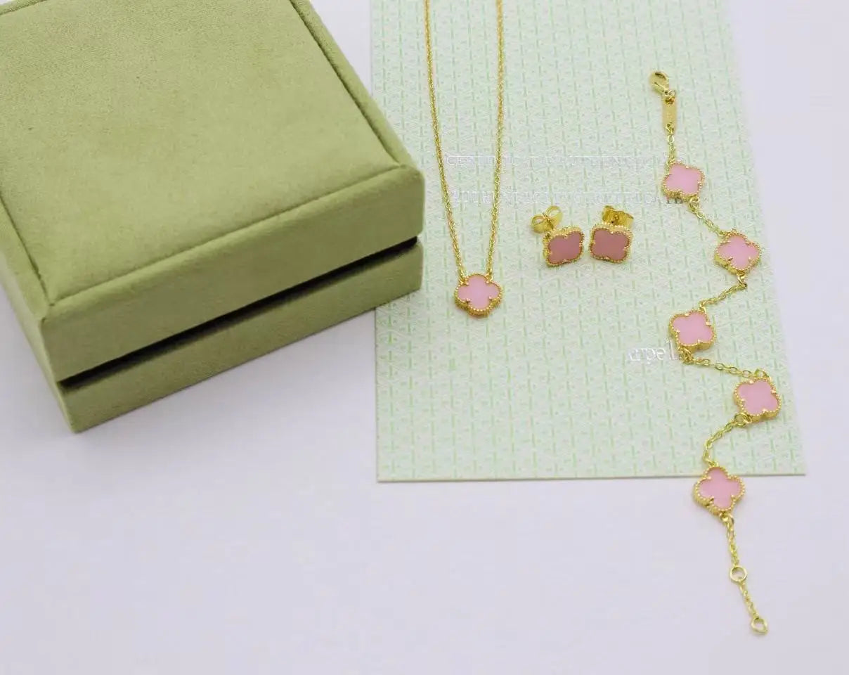 North & Pearl Polished Clover Bracelet product image